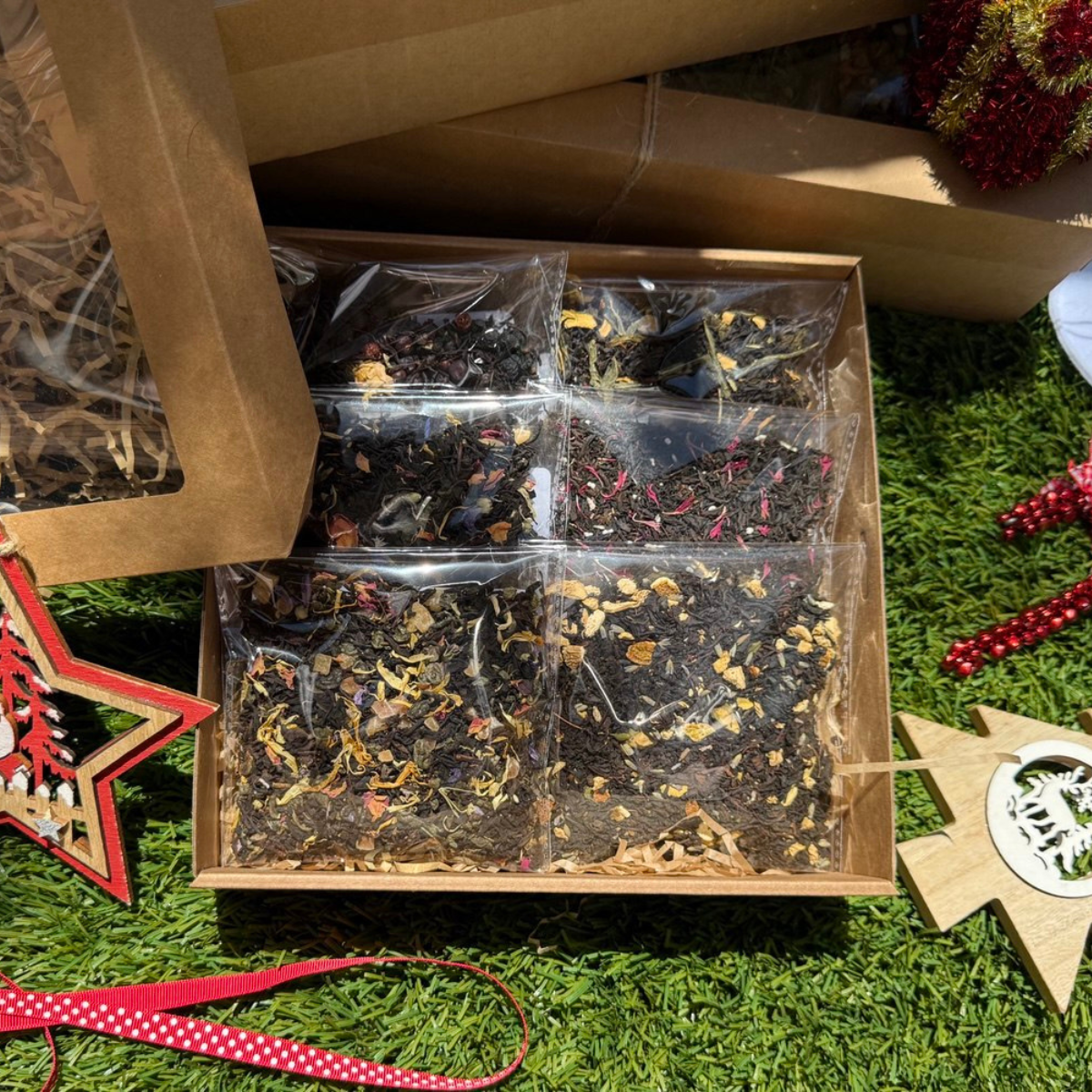 loose leaf tea in Christmas gift box